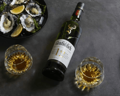 Glenfiddich 12 am Tisch mit Austern serviert